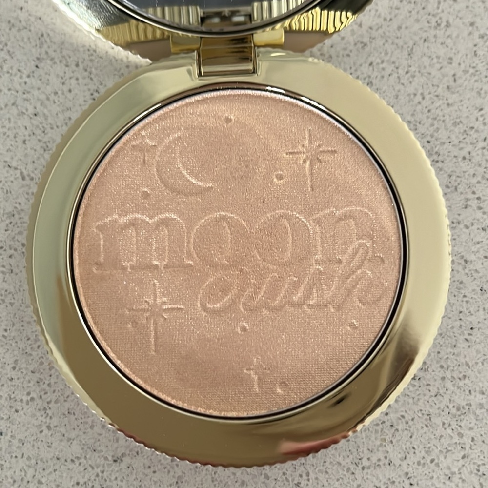 Too faced moon crush highlighter shooting star